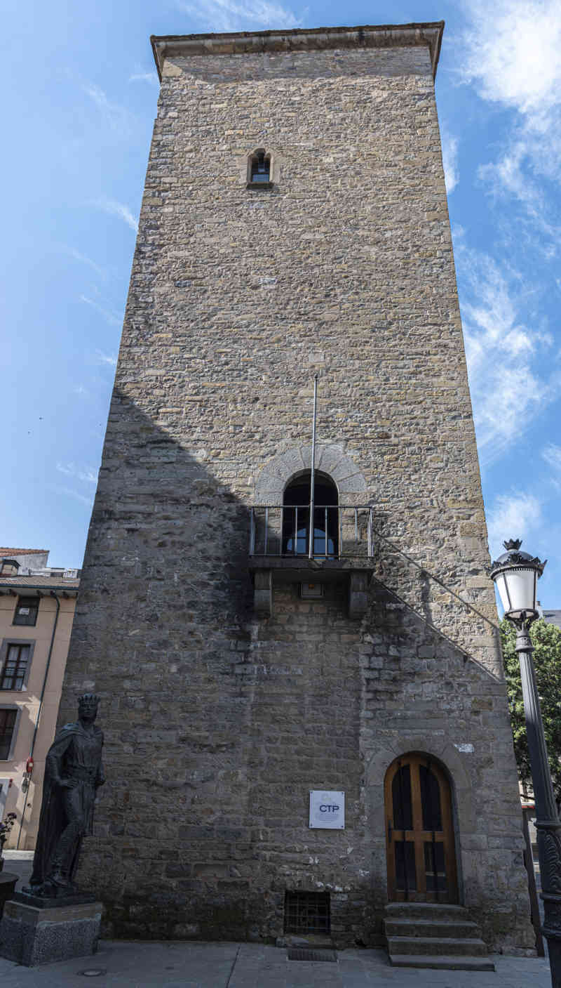 Huesca - Jaca 29 - torre del Reloj.jpg